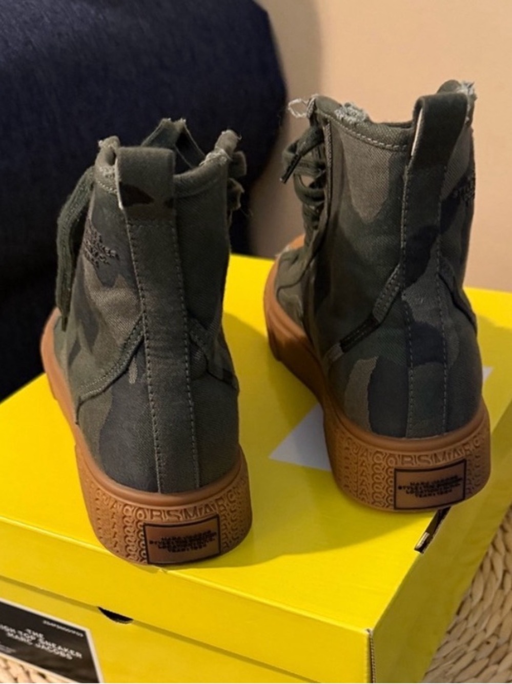 Marc Jacobs Olive Green High-Top Canvas Sneakers with matching bag - Picture 4 of 10